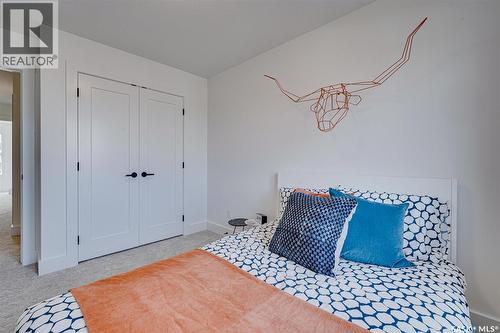 95 Rosewood Boulevard E, Saskatoon, SK - Indoor Photo Showing Bedroom