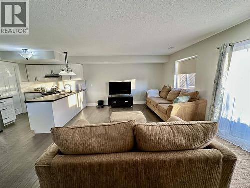 B 8923 102 Avenue, Fort St. John, BC - Indoor Photo Showing Living Room