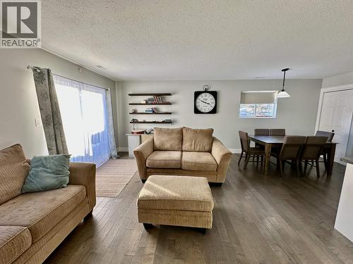 B 8923 102 Avenue, Fort St. John, BC - Indoor Photo Showing Living Room