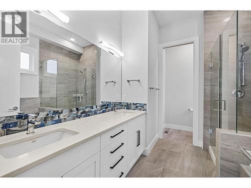 1940 Foxtail Terrace, Kelowna, BC - Indoor Photo Showing Bathroom