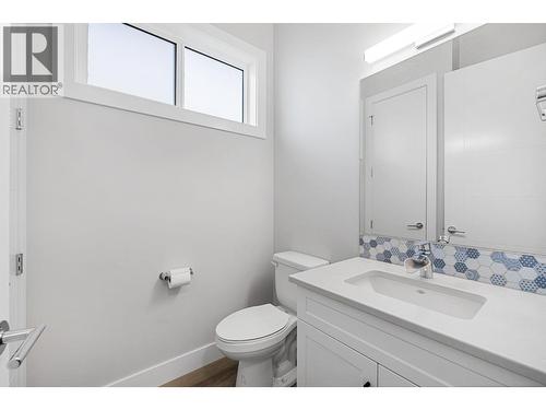 1940 Foxtail Terrace, Kelowna, BC - Indoor Photo Showing Bathroom