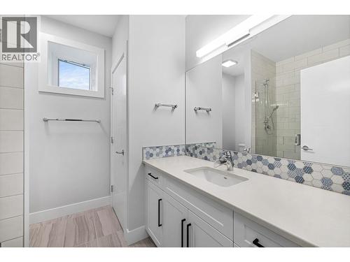 1940 Foxtail Terrace, Kelowna, BC - Indoor Photo Showing Bathroom