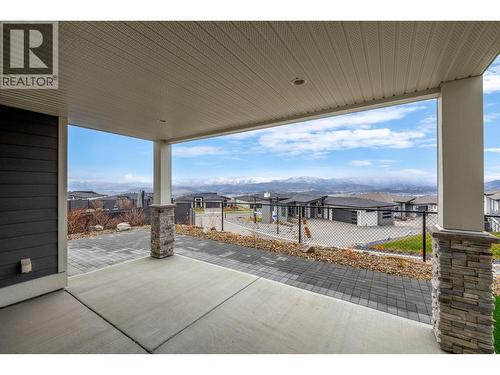 1940 Foxtail Terrace, Kelowna, BC - Outdoor With Exterior