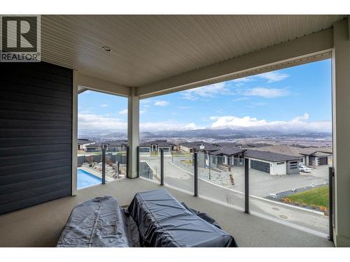 1940 Foxtail Terrace, Kelowna, BC - Outdoor With Exterior