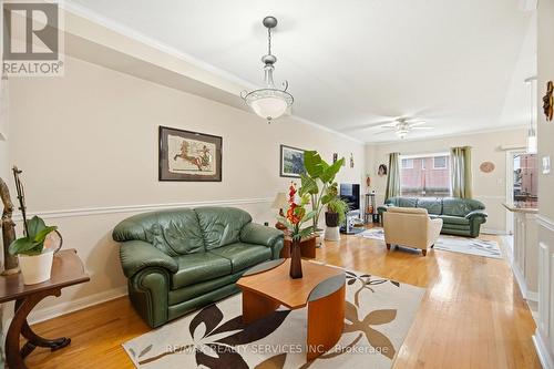 5965 Stonebriar Crescent, Mississauga, ON - Indoor Photo Showing Living Room