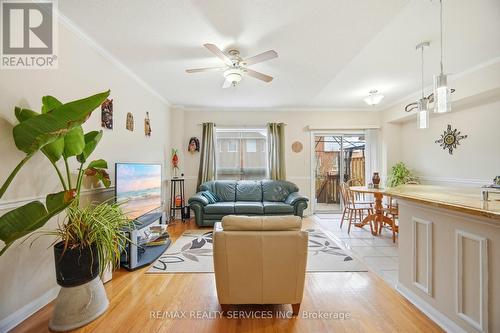 5965 Stonebriar Crescent, Mississauga, ON - Indoor Photo Showing Living Room