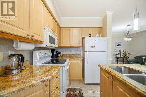 5965 Stonebriar Crescent, Mississauga, ON - Indoor Photo Showing Kitchen With Double Sink