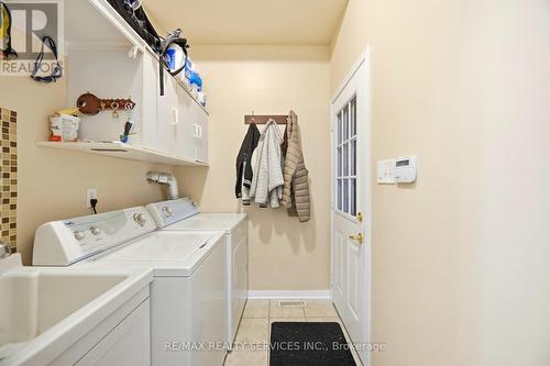 5965 Stonebriar Crescent, Mississauga, ON - Indoor Photo Showing Laundry Room