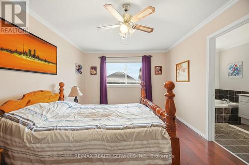 5965 Stonebriar Crescent, Mississauga, ON - Indoor Photo Showing Bedroom