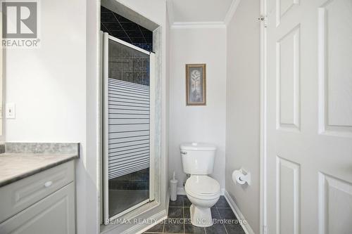 5965 Stonebriar Crescent, Mississauga, ON - Indoor Photo Showing Bathroom