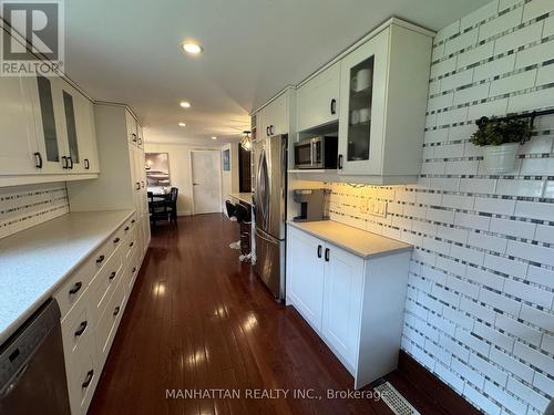 10 Victor Drive, Whitchurch-Stouffville, ON - Indoor Photo Showing Bedroom
