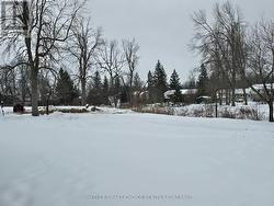 There is direct access to a park at the back - 