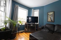 Unique bay window in the living area - 
