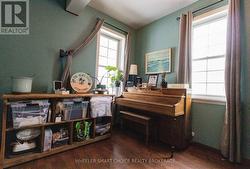 another view of the parlour/den - 