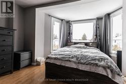 romantic decor in the master bedroom - 