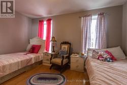 Pretty large bedroom - 