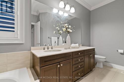 2469 Chateau Common, Oakville, ON - Indoor Photo Showing Bathroom