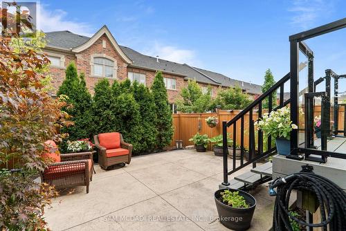 2469 Chateau Common, Oakville, ON - Outdoor