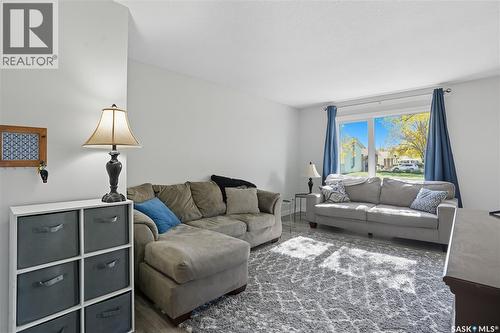 127 Hastings Crescent, Regina, SK - Indoor Photo Showing Living Room