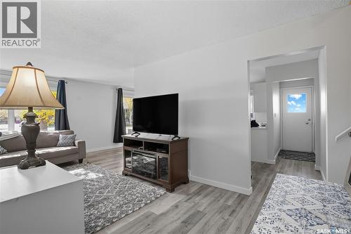 127 Hastings Crescent, Regina, SK - Indoor Photo Showing Living Room