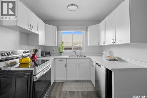 127 Hastings Crescent, Regina, SK - Indoor Photo Showing Kitchen With Stainless Steel Kitchen