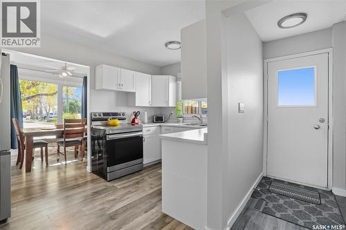127 Hastings Crescent, Regina, SK - Indoor Photo Showing Kitchen