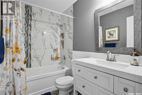 127 Hastings Crescent, Regina, SK - Indoor Photo Showing Bathroom