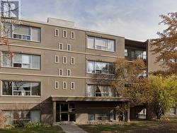 302 - 101 BROOKHAVEN DRIVE  Toronto, ON M6M 4P1