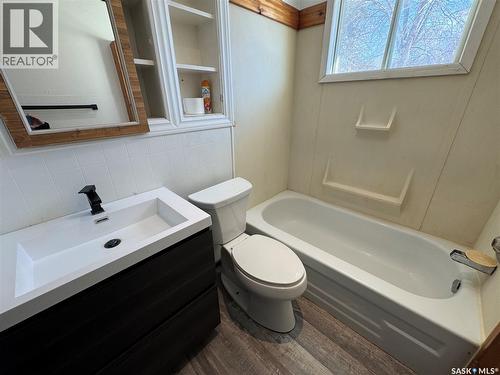 502 3Rd Avenue E, Biggar, SK - Indoor Photo Showing Bathroom