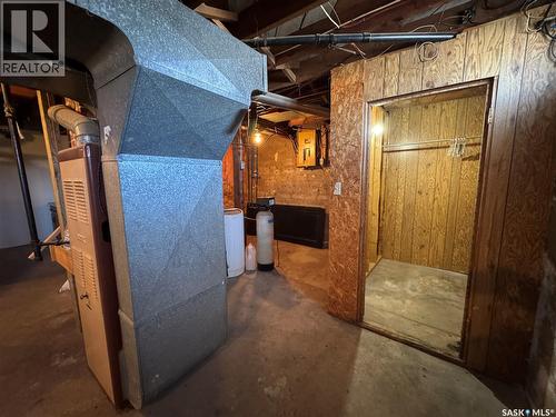 502 3Rd Avenue E, Biggar, SK - Indoor