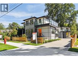 844 ST. DENIS AVENUE  North Vancouver, BC V7J 2G4