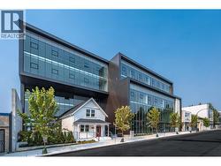 305 63 W 6TH AVENUE  Vancouver, BC V5Y 1K2