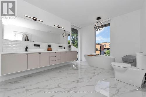 941 Winnington Avenue, Ottawa, ON - Indoor Photo Showing Bathroom