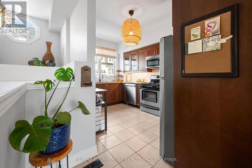 2458 Scholars Common, Burlington, ON - Indoor Photo Showing Kitchen