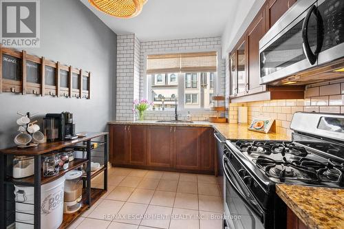 2458 Scholars Common, Burlington, ON - Indoor Photo Showing Kitchen