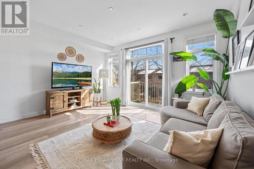 2458 Scholars Common, Burlington, ON - Indoor Photo Showing Living Room