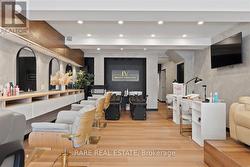 113 DUNN STREET N  Oakville, ON L6J 3C9