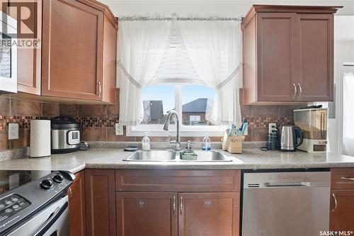 1410 Paton Crescent, Saskatoon, SK - Indoor Photo Showing Kitchen With Double Sink