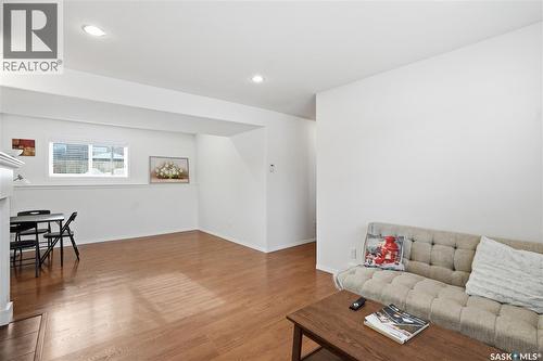 1410 Paton Crescent, Saskatoon, SK - Indoor Photo Showing Living Room