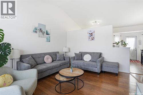 1410 Paton Crescent, Saskatoon, SK - Indoor Photo Showing Living Room