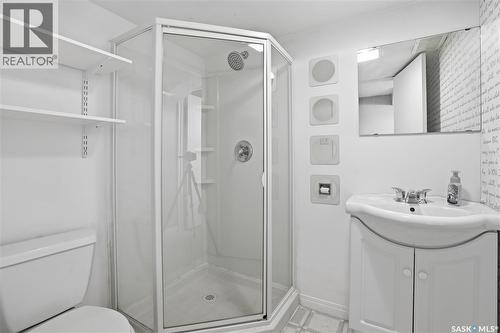 70 Paynter Crescent, Regina, SK - Indoor Photo Showing Bathroom