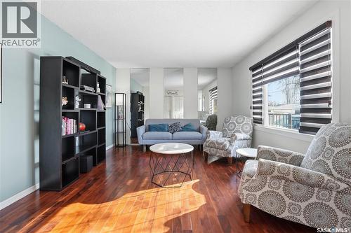 70 Paynter Crescent, Regina, SK - Indoor Photo Showing Living Room