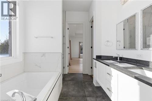 9042 Sideroad 10, Erin, ON - Indoor Photo Showing Bathroom