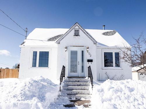 202 Pine Street  Thunder Bay, ON P7A 5X8