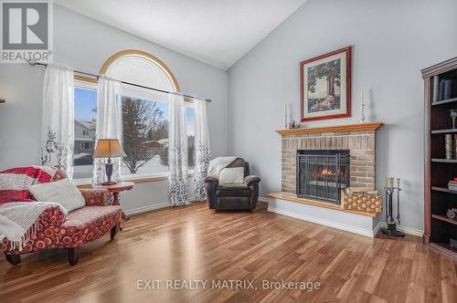 2721 Glen Street, Ottawa, ON - Indoor Photo Showing Living Room With Fireplace