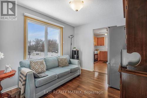 2721 Glen Street, Ottawa, ON - Indoor Photo Showing Living Room