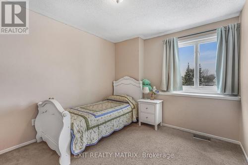 2721 Glen Street, Ottawa, ON - Indoor Photo Showing Bedroom