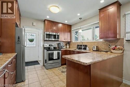 11 Carwyn Crescent, Hamilton, ON - Indoor Photo Showing Kitchen