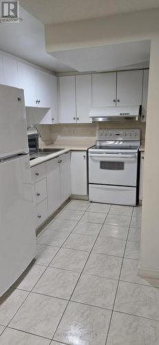 7125 Baskerville Run, Mississauga, ON - Indoor Photo Showing Kitchen