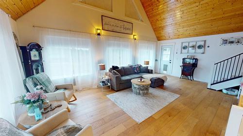 5553 Hidden Valley Road, Cranbrook, BC - Indoor Photo Showing Living Room